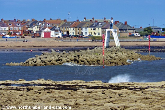 View across Newbiggin Bay to the Couple Structure on the breakwater.