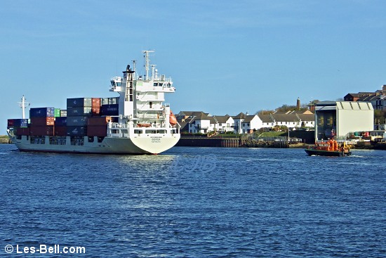 Cargo Ship Gerda leaving the River Tyne.